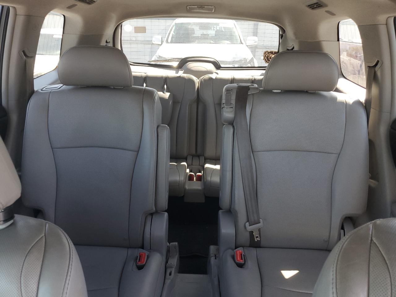 2012 Toyota Highlander - Image 10