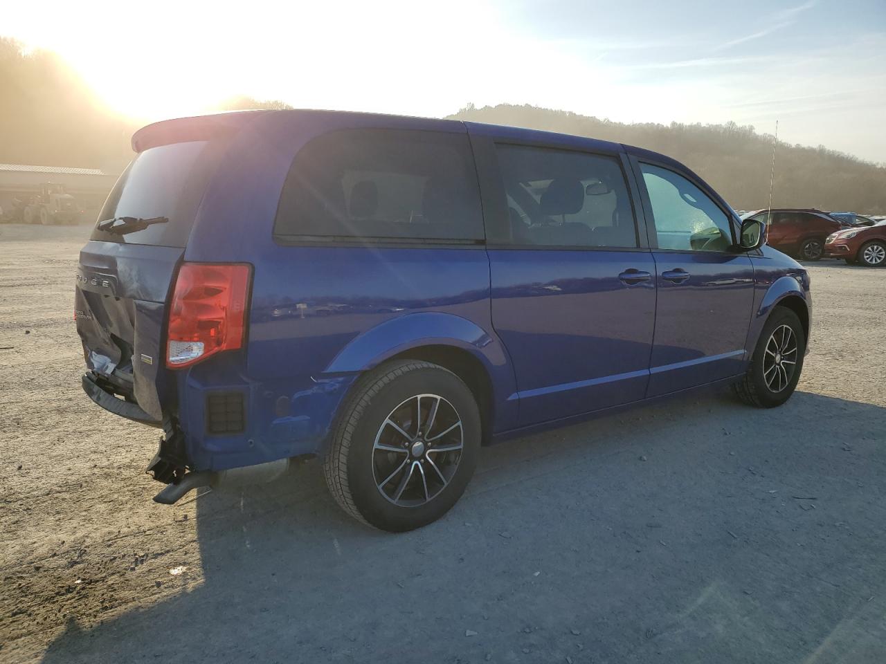 2019 Dodge Caravan - Image 3