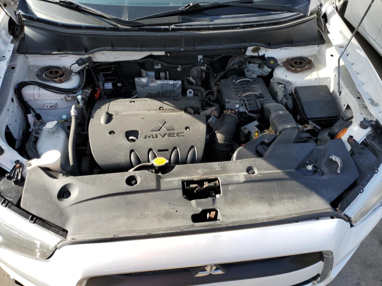 2011 Mitsubishi Outlander - Image 11
