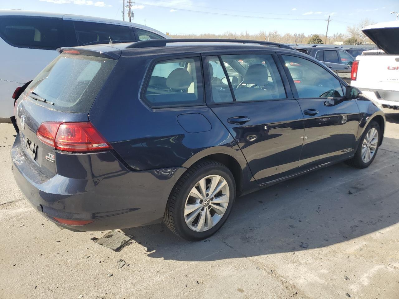 2017 Volkswagen Golf - Image 3