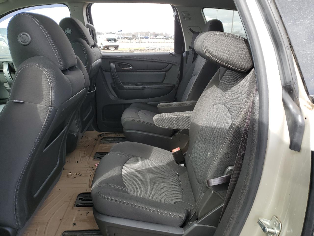 2015 Chevrolet Traverse - Image 10