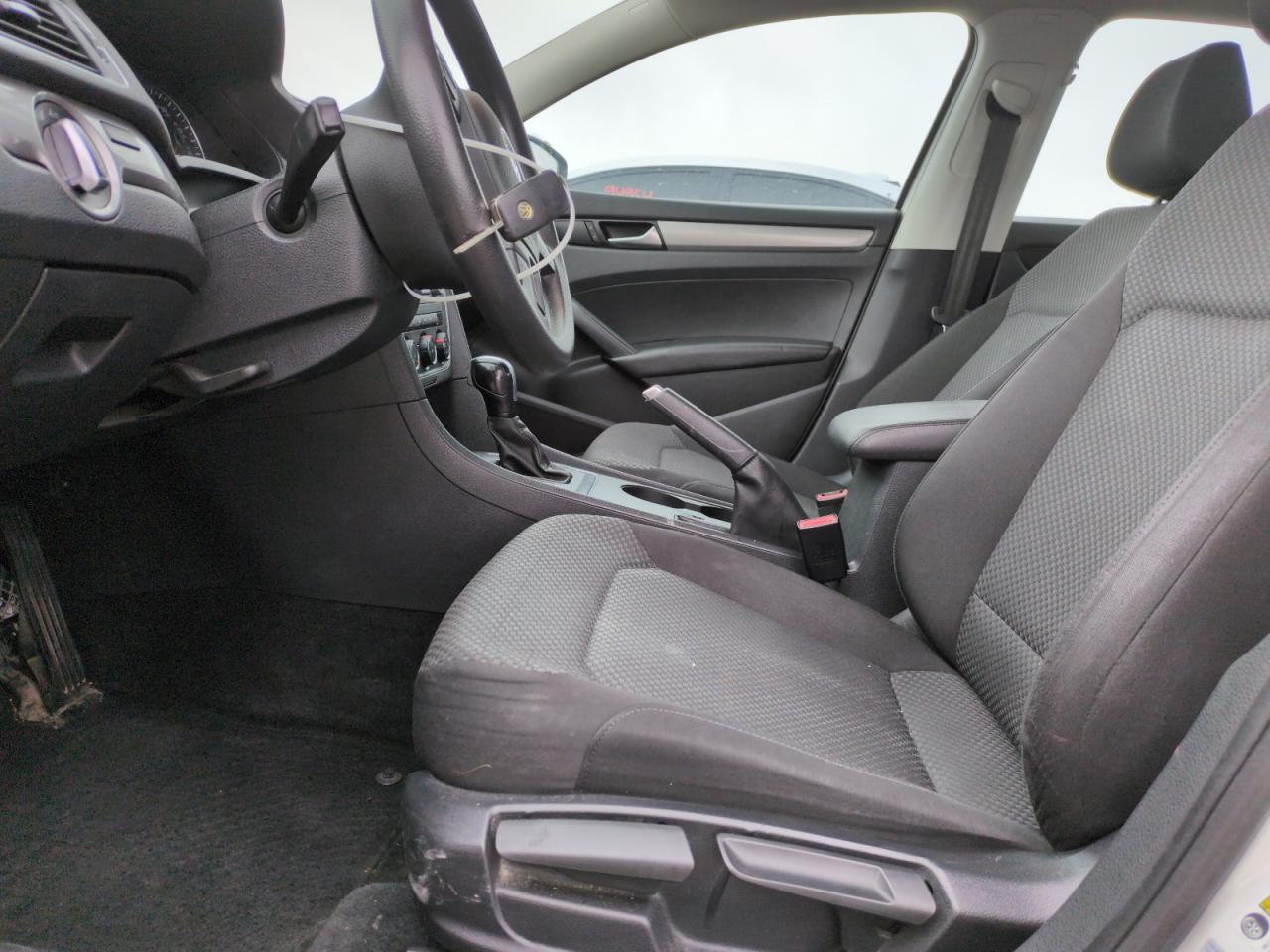 2015 Volkswagen Passat - Image 7