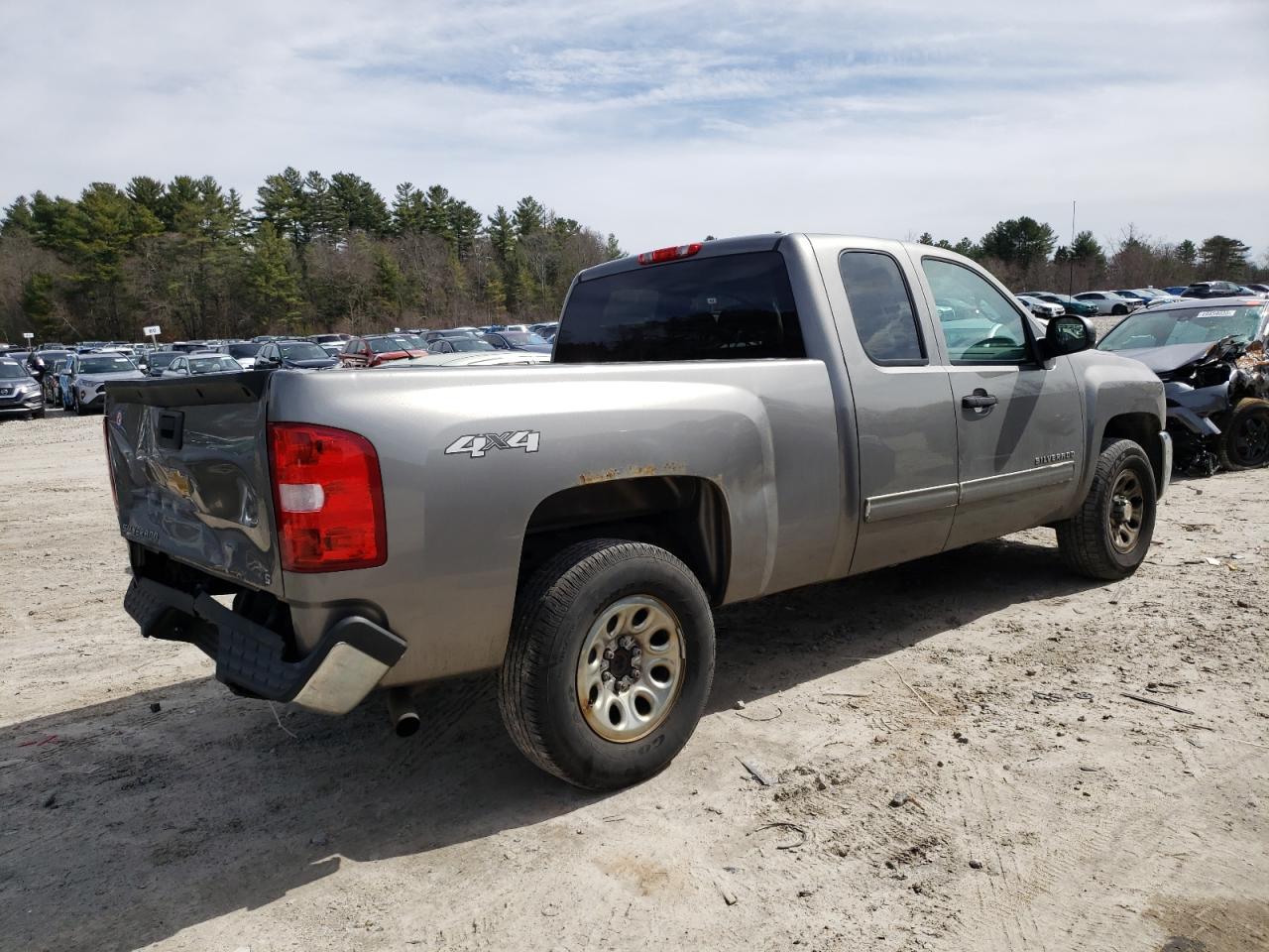 2013 Chevrolet Silverado - Image 3