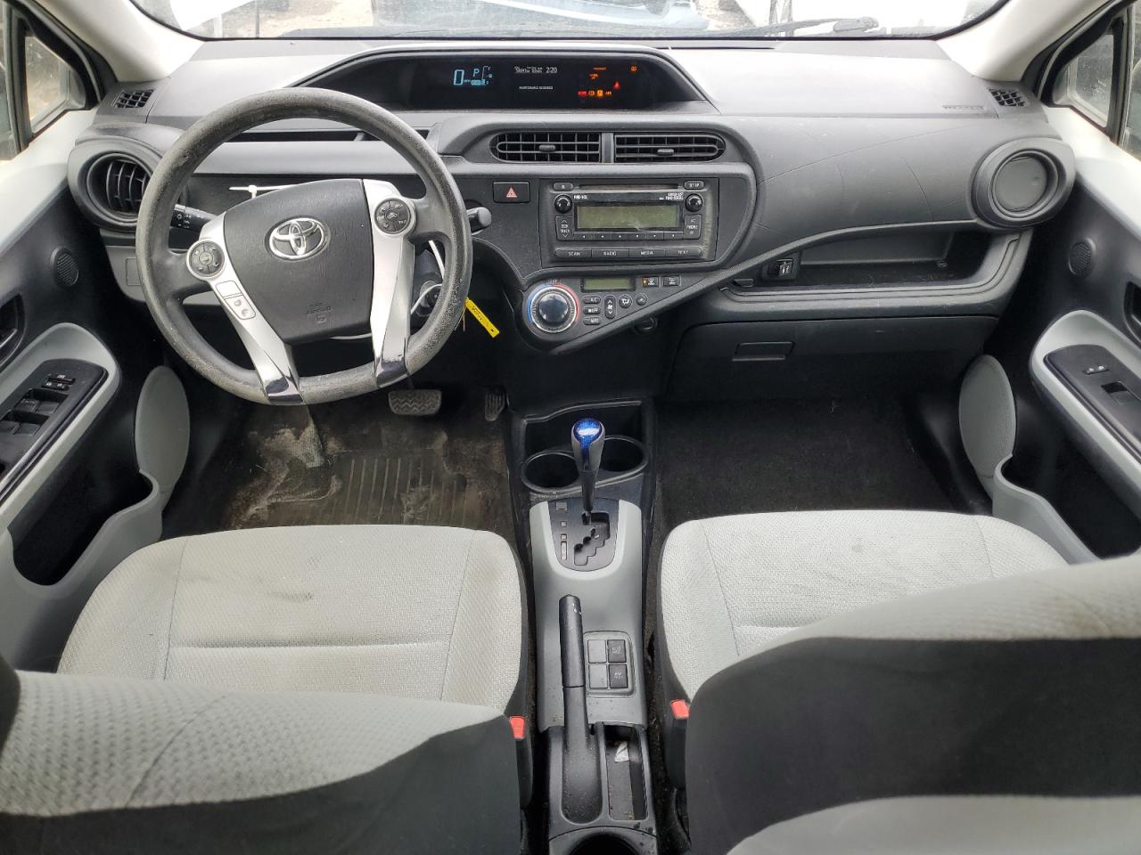 2014 Toyota Prius - Image 8