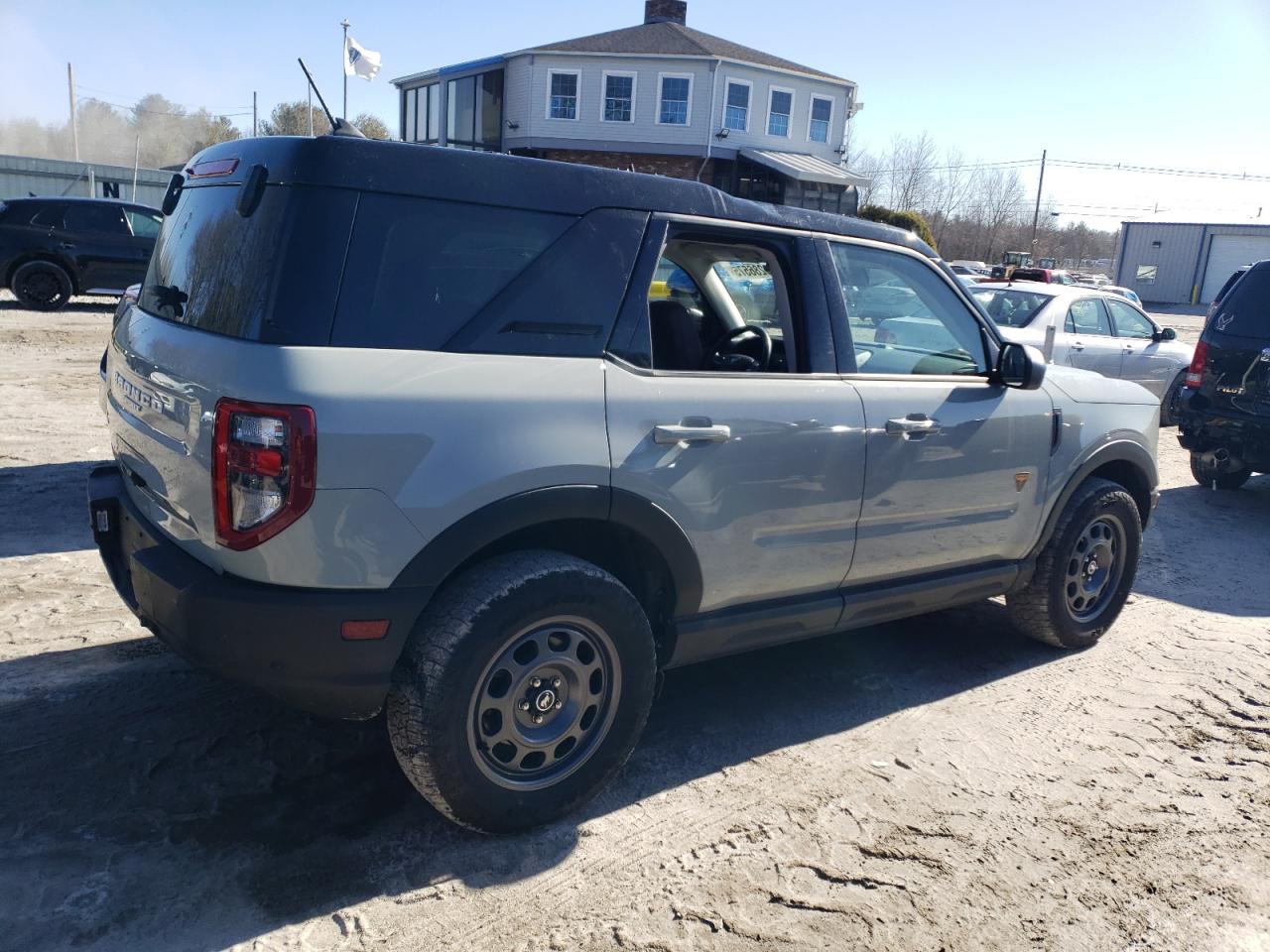 2022 Ford Bronco - Image 3