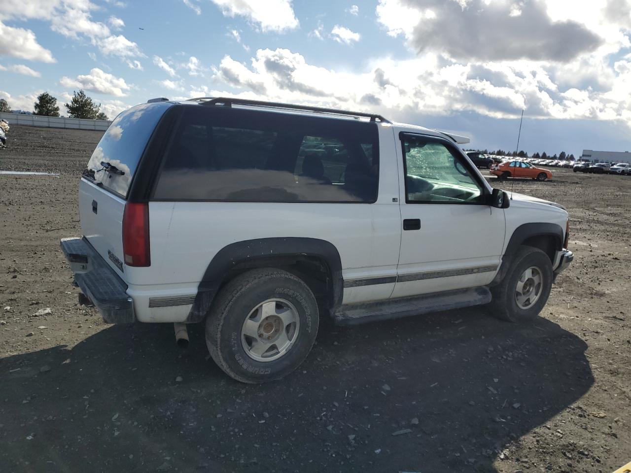 1996 Chevrolet Tahoe - Image 3