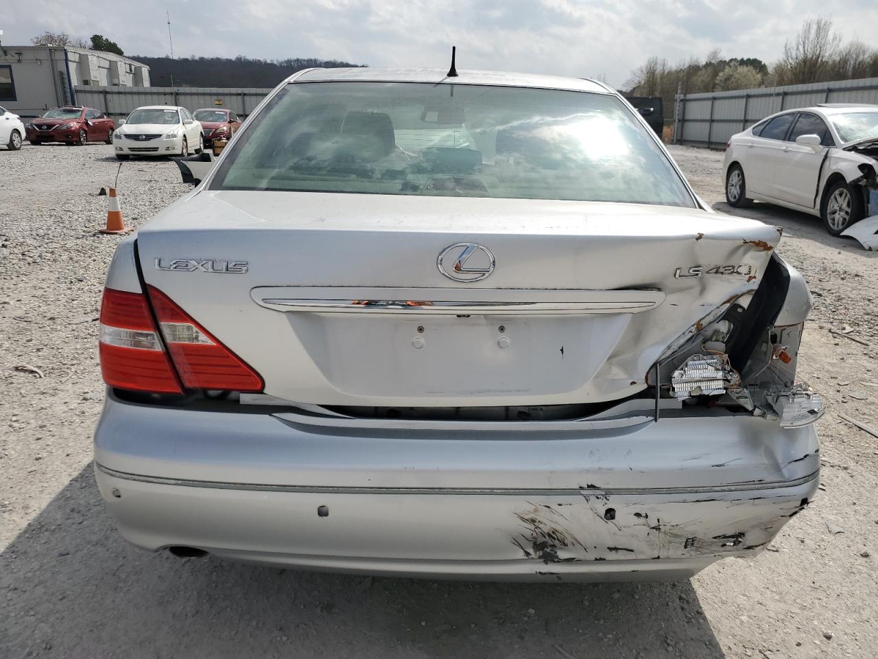 2004 Lexus LS - Image 6