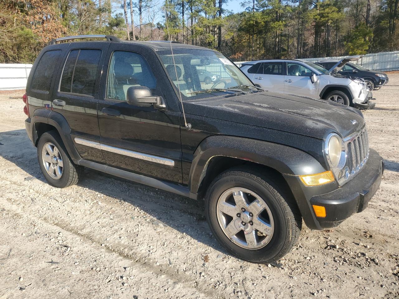 2007 Jeep Liberty (North America) - Image 4