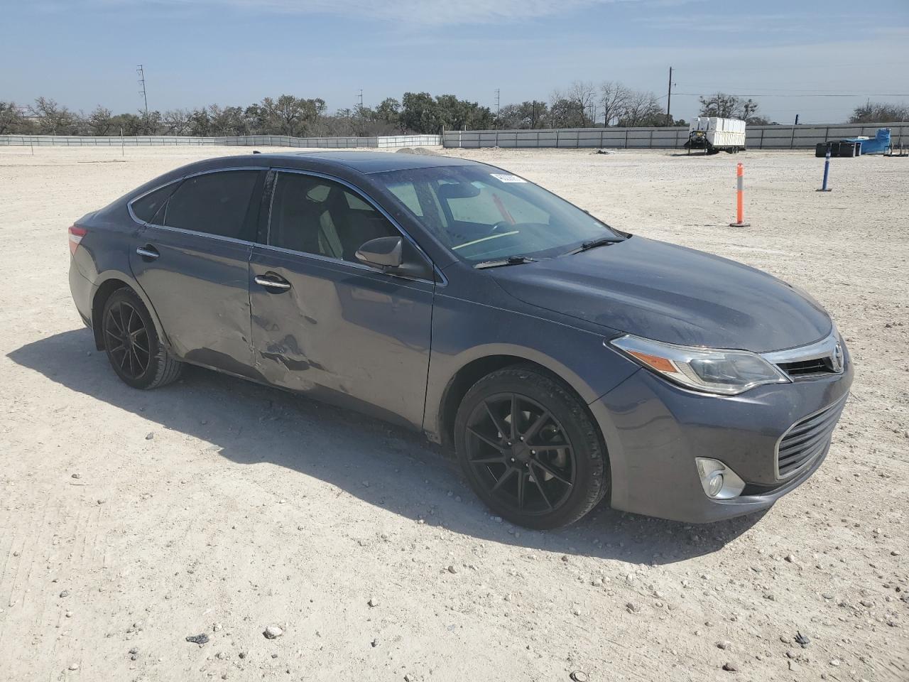 2013 Toyota Avalon - Image 4