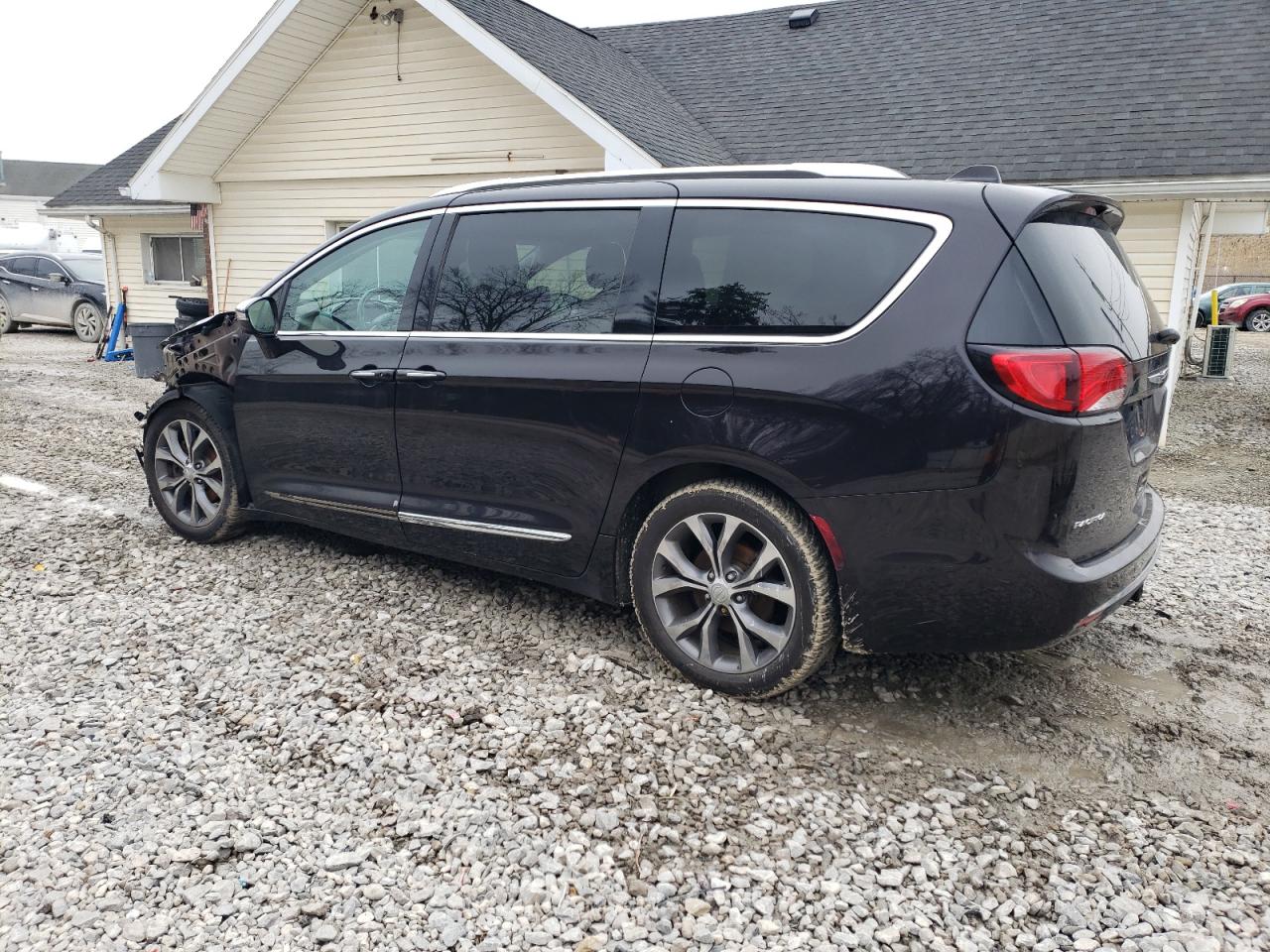 2017 Chrysler Pacifica - Image 2