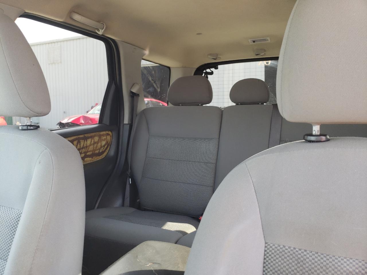 2005 Ford Escape - Image 10