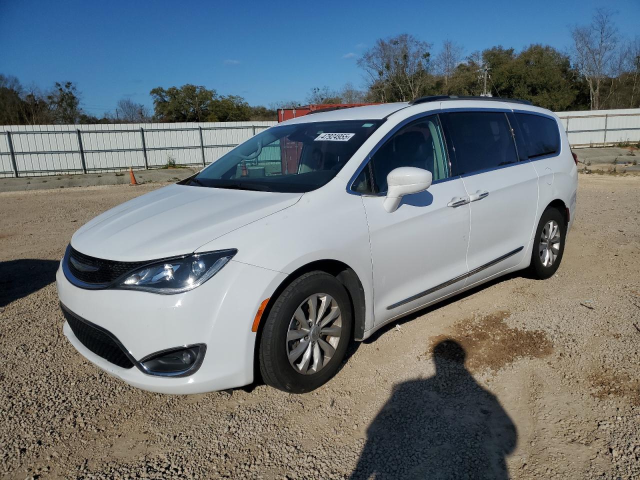 2017 Chrysler Pacifica - Image 1
