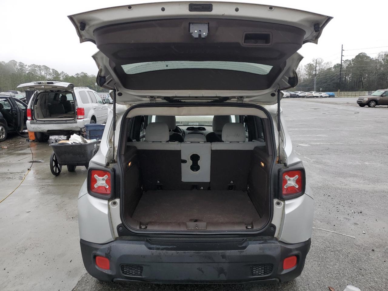 2015 Jeep Renegade - Image 6