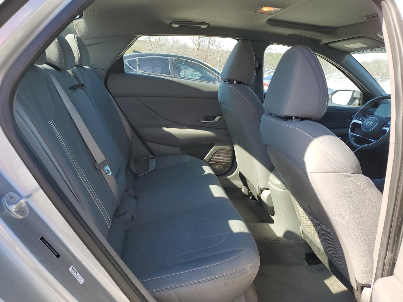 2022 Hyundai Elantra - Image 10