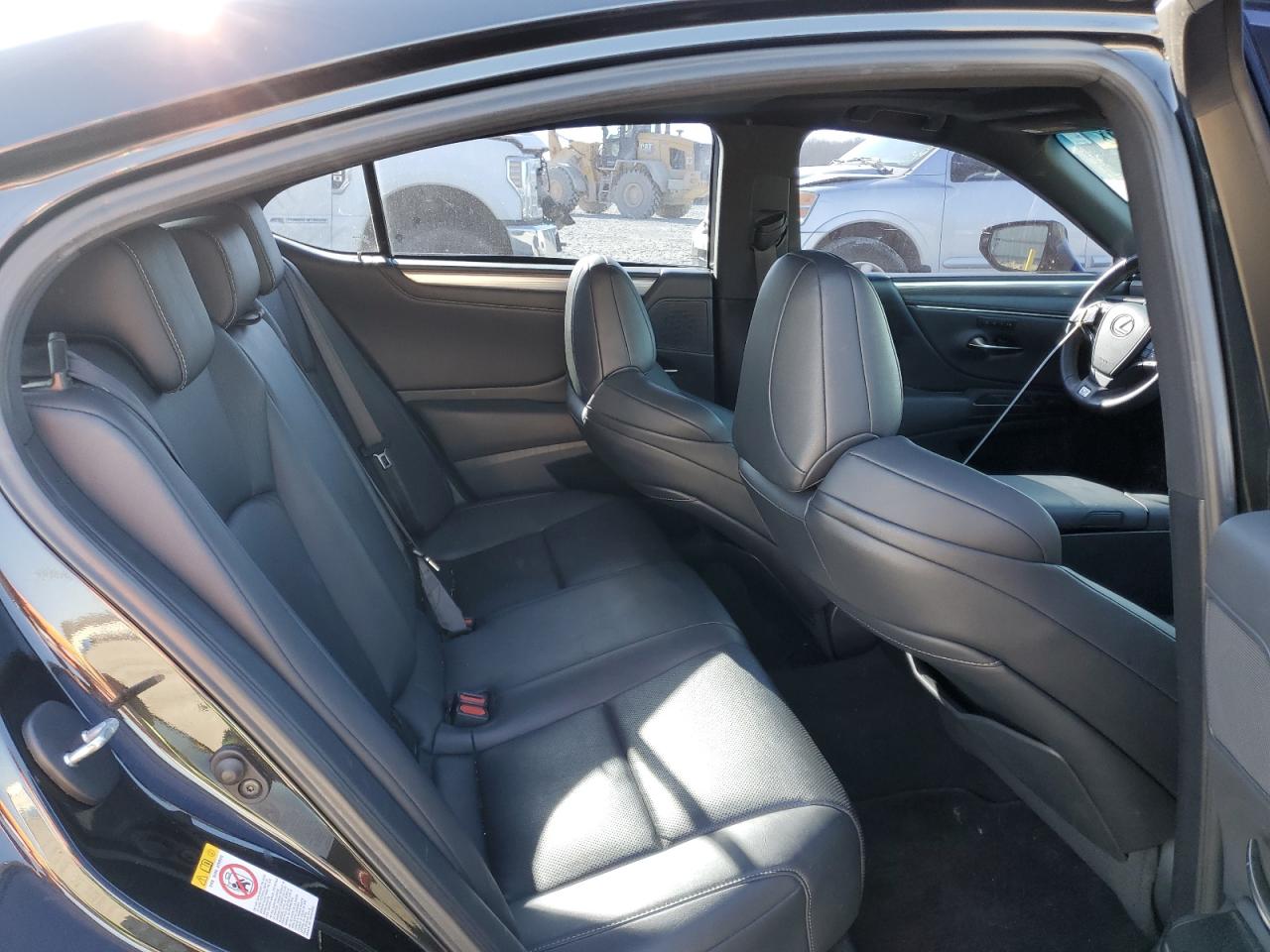 2019 Lexus ES - Image 10