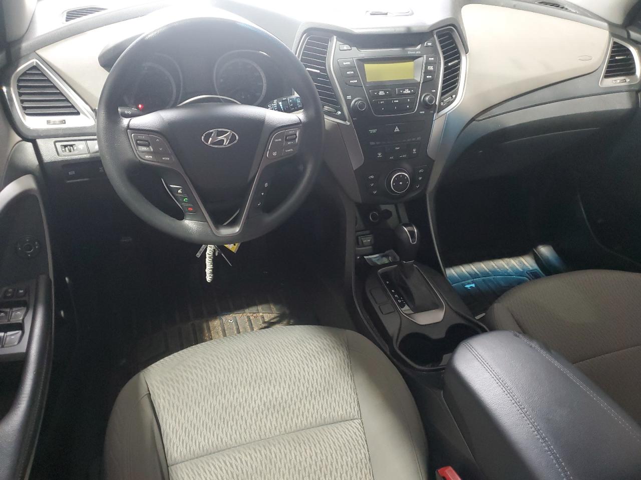 2016 Hyundai Santa Fe - Image 8