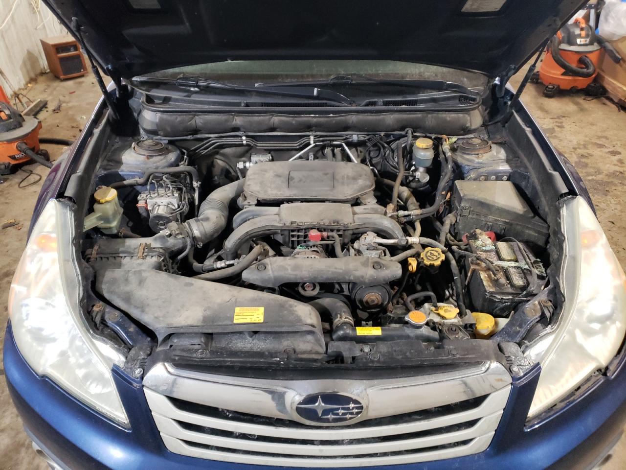 2011 Subaru Outback - Image 11