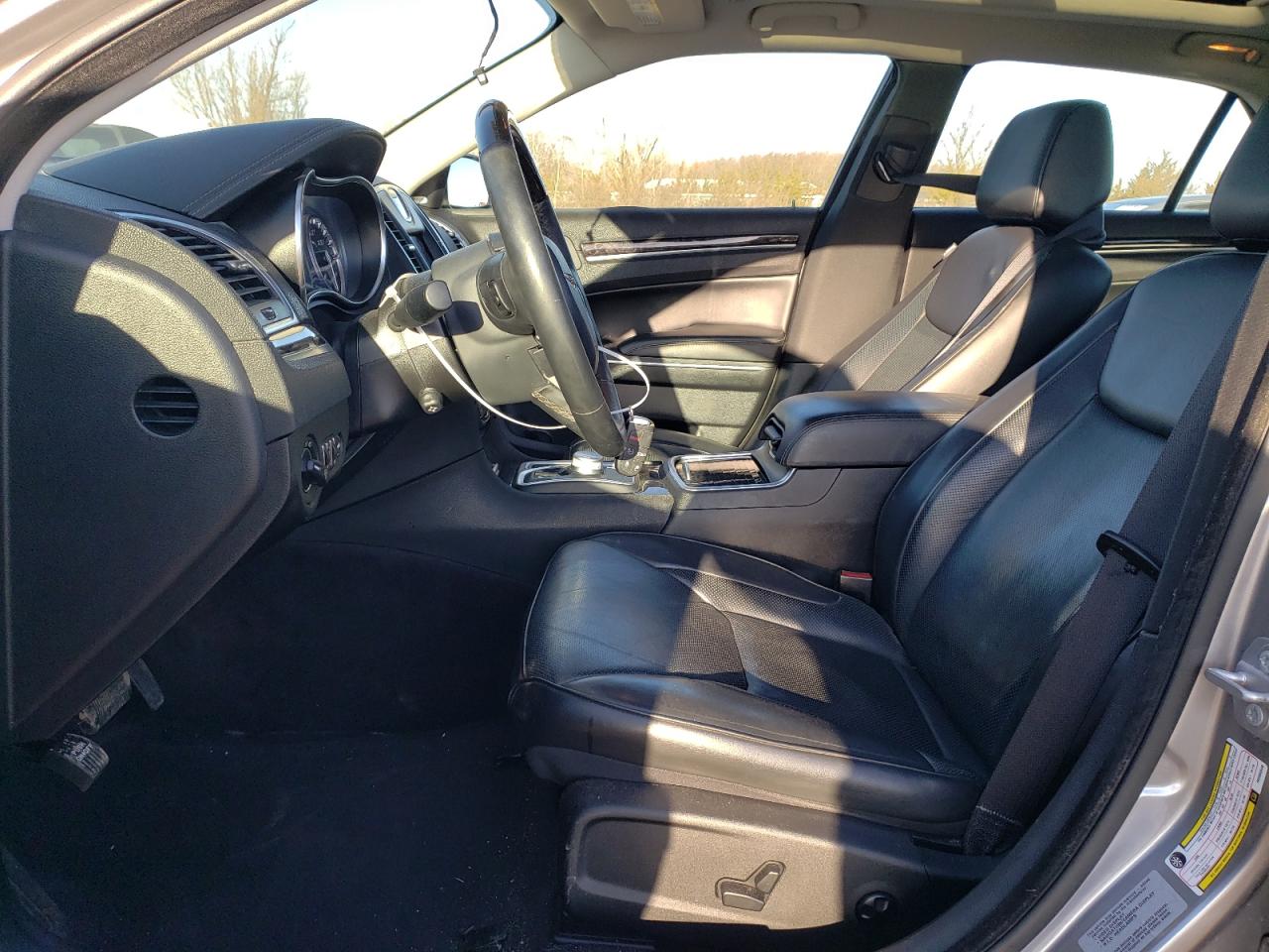 2017 Chrysler 300 - Image 7