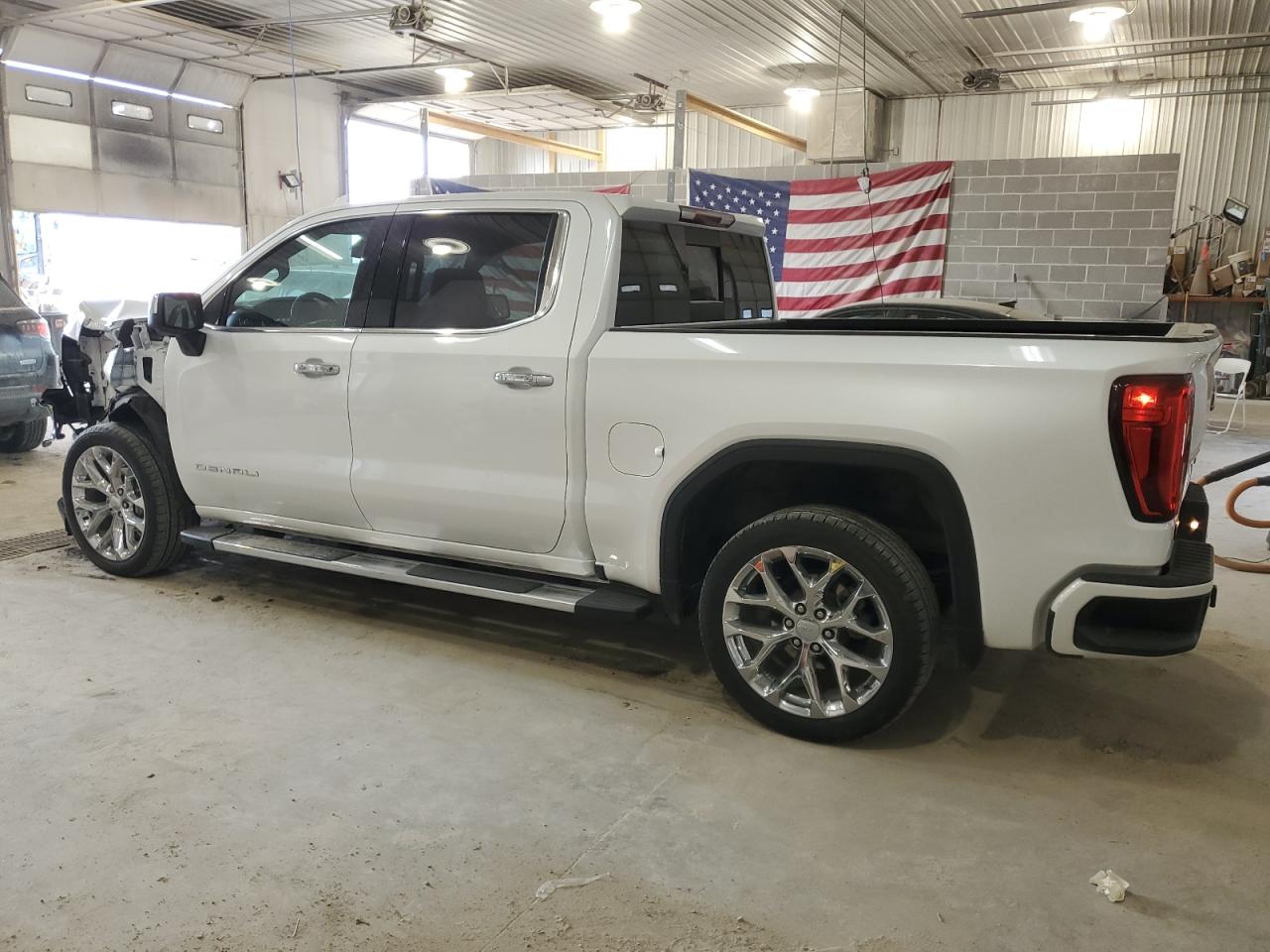 2021 GMC Sierra - Image 2