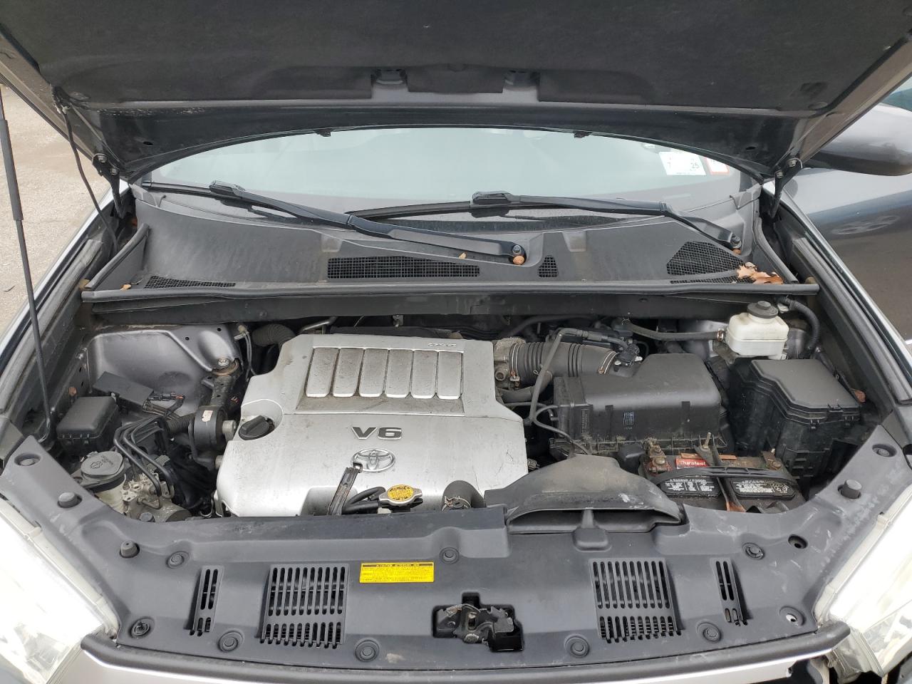 2011 Toyota Highlander - Image 12
