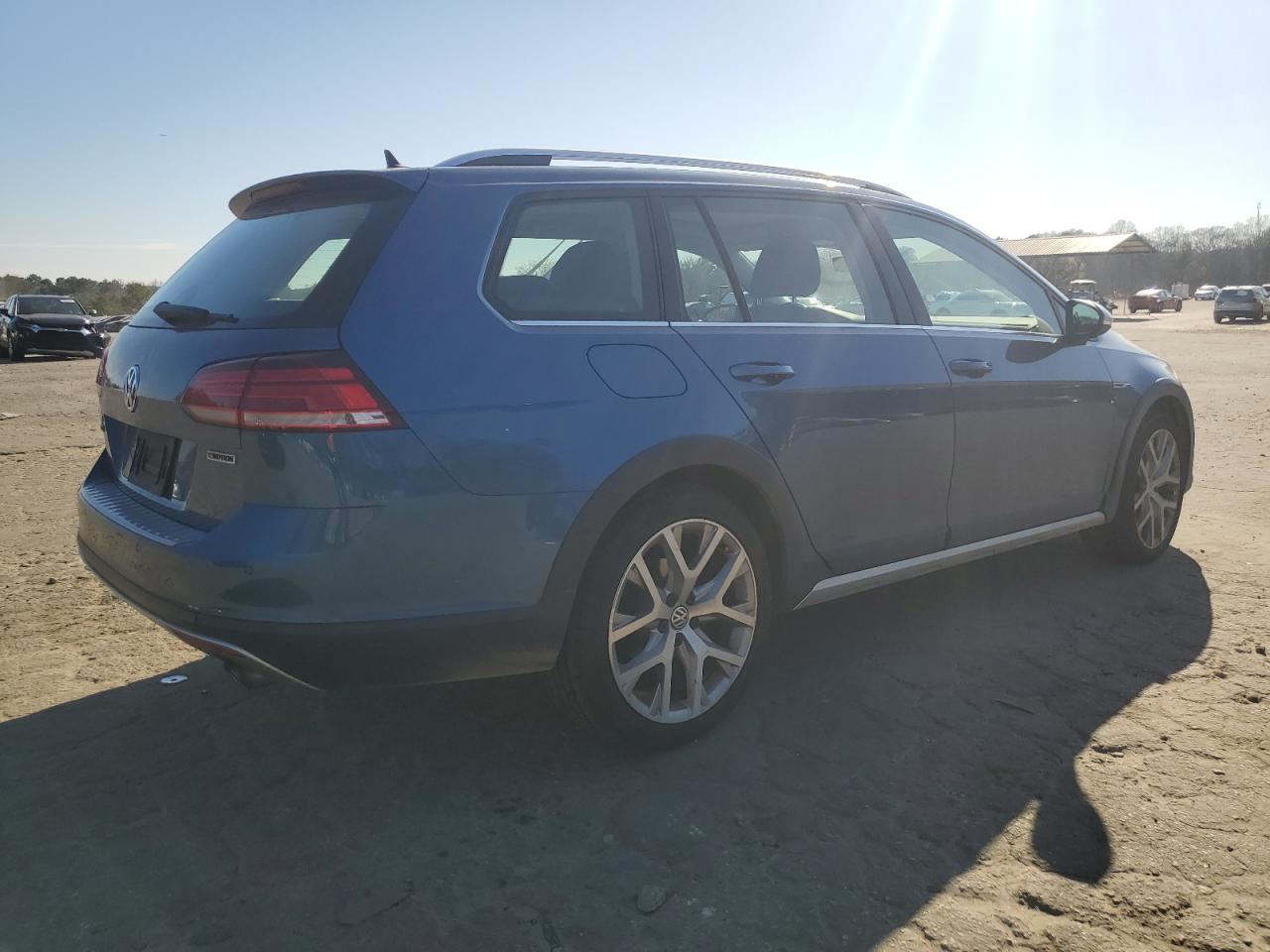 2019 Volkswagen Golf - Image 3