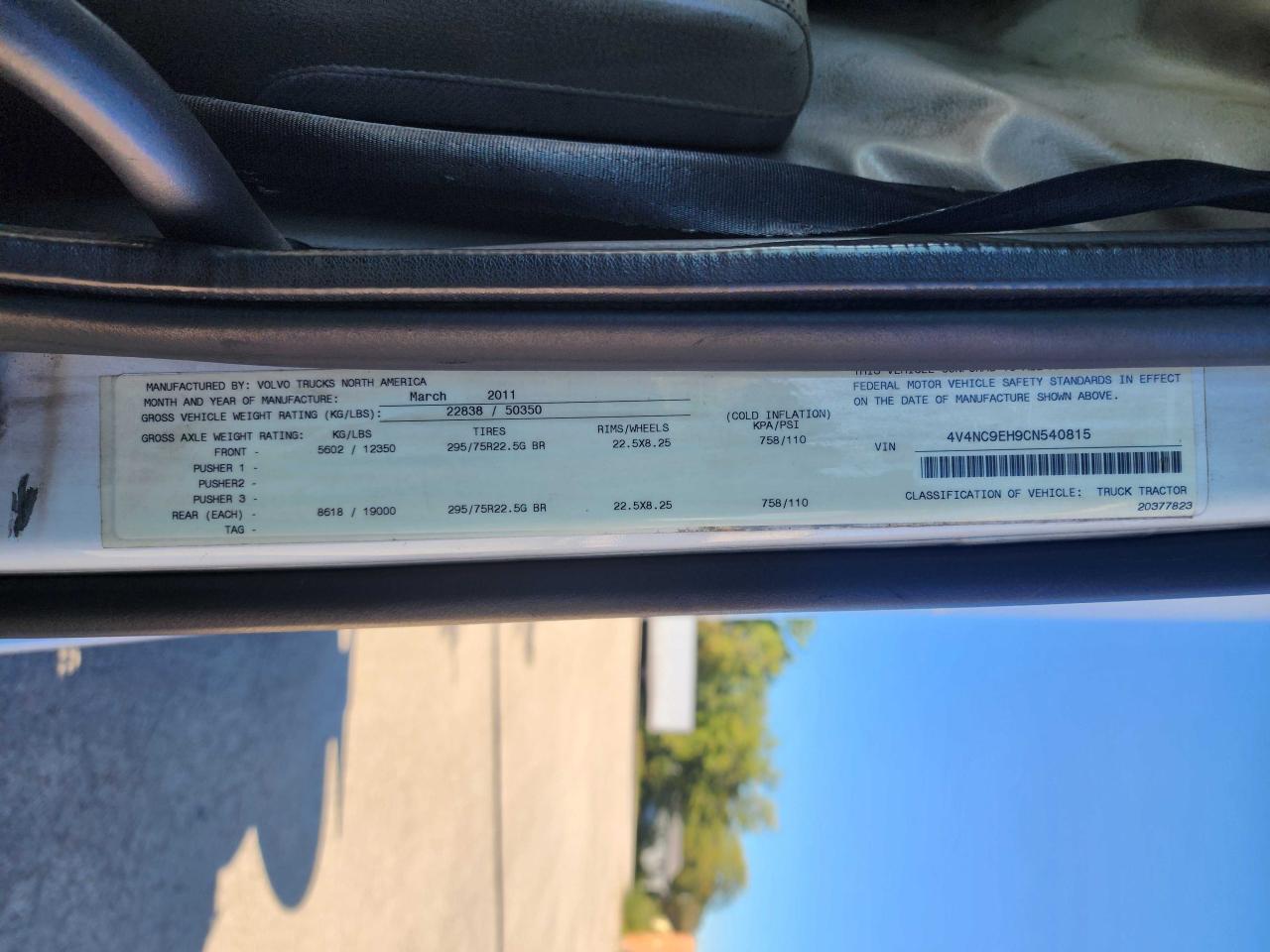 VIN: 4V4NC9EH9CN540815 Auction: COPART Lot: 48098855 Location: KY - LOUISVILLE VIN: 4V4NC9EH9CN540815 VOLVO VN 2012 WHITE Photo 10