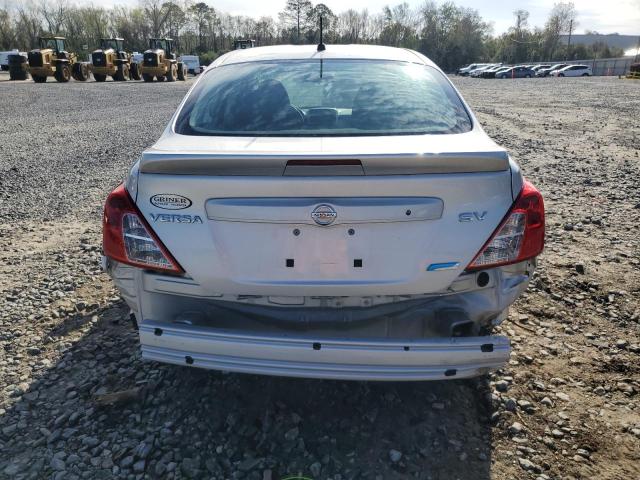  NISSAN VERSA 2013 Серебристый