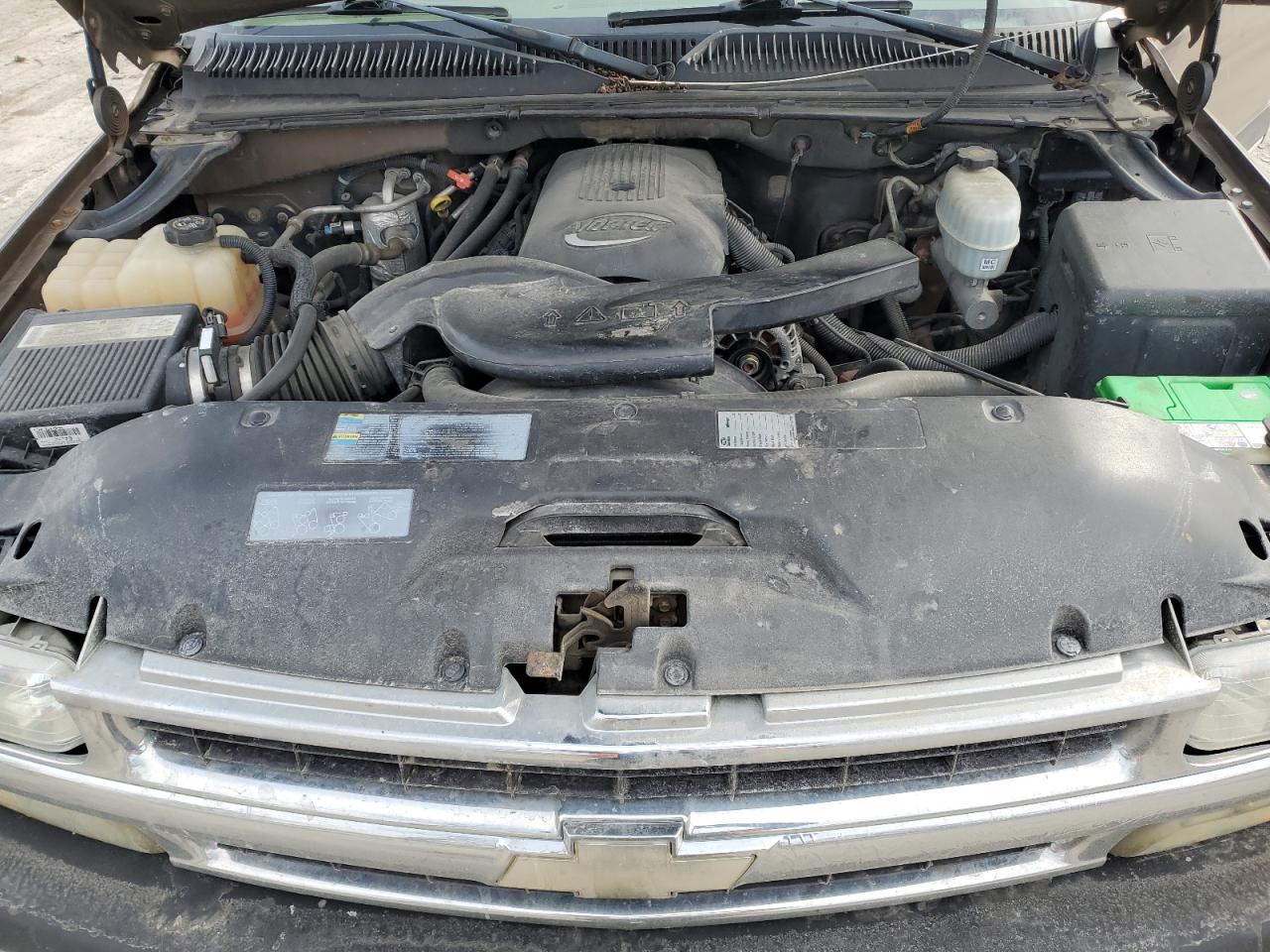 2004 Chevrolet Tahoe - Image 12