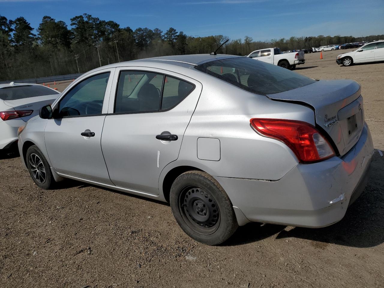 2015 Nissan Versa - Image 2