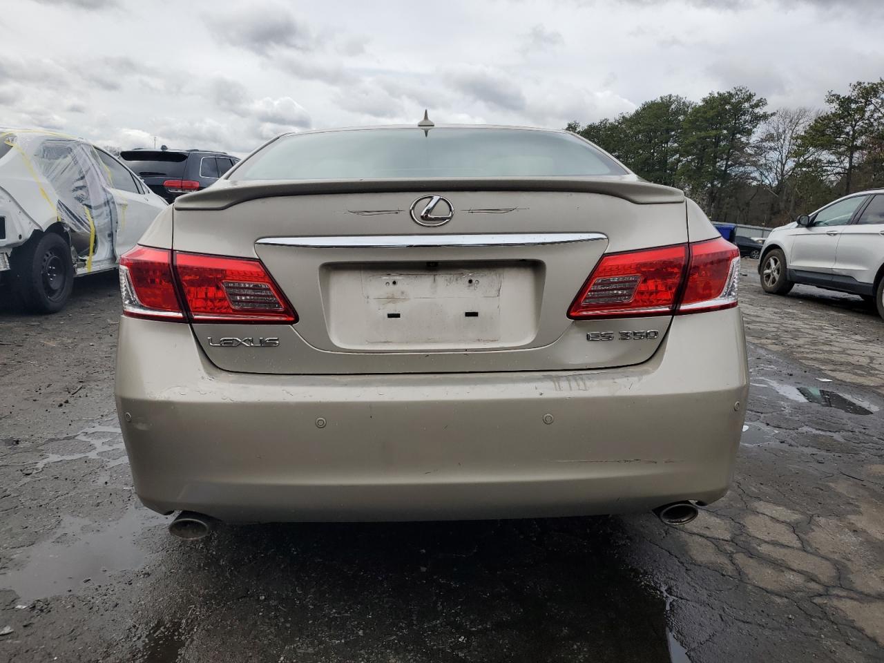 2010 Lexus ES - Image 6