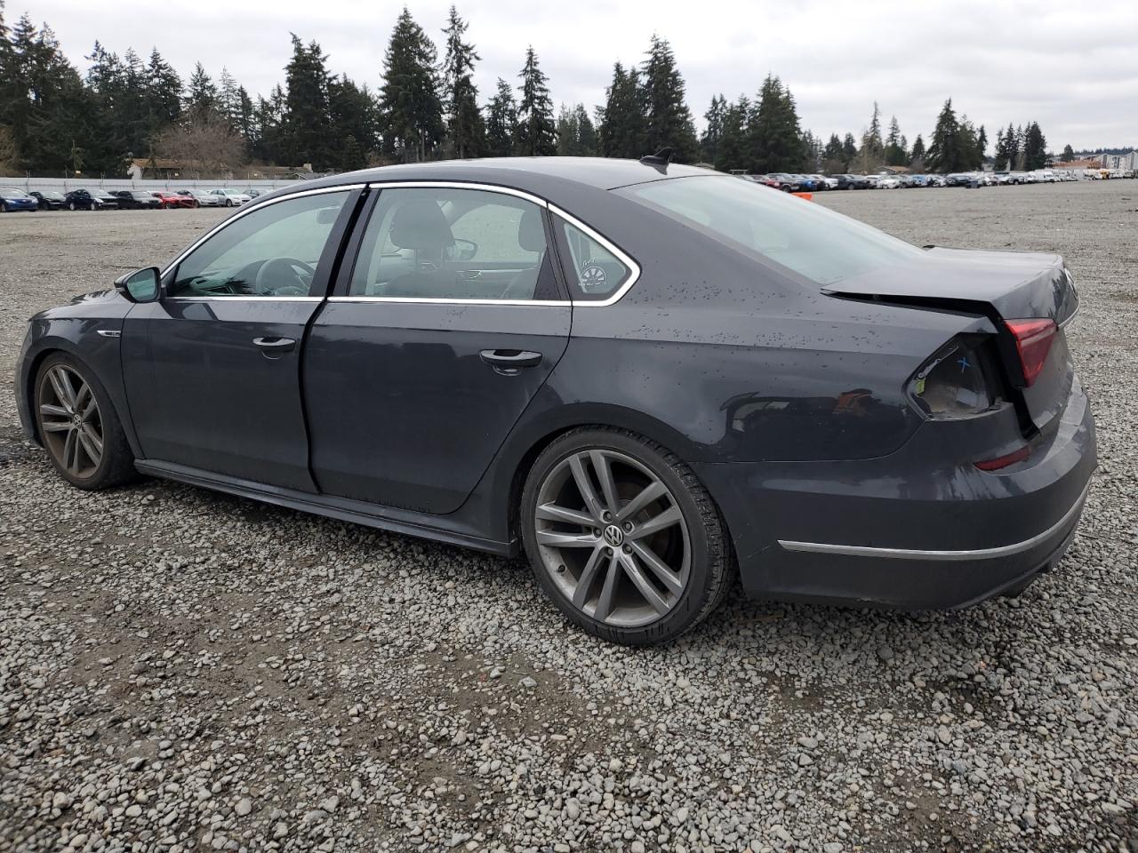 2017 Volkswagen Passat - Image 2