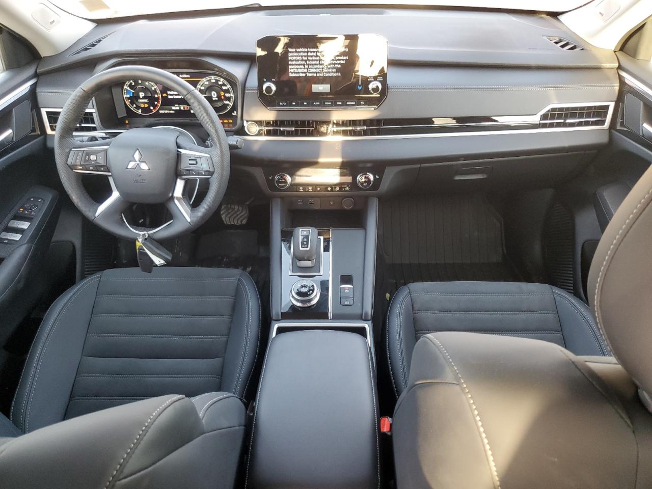 2024 Mitsubishi Outlander - Image 8