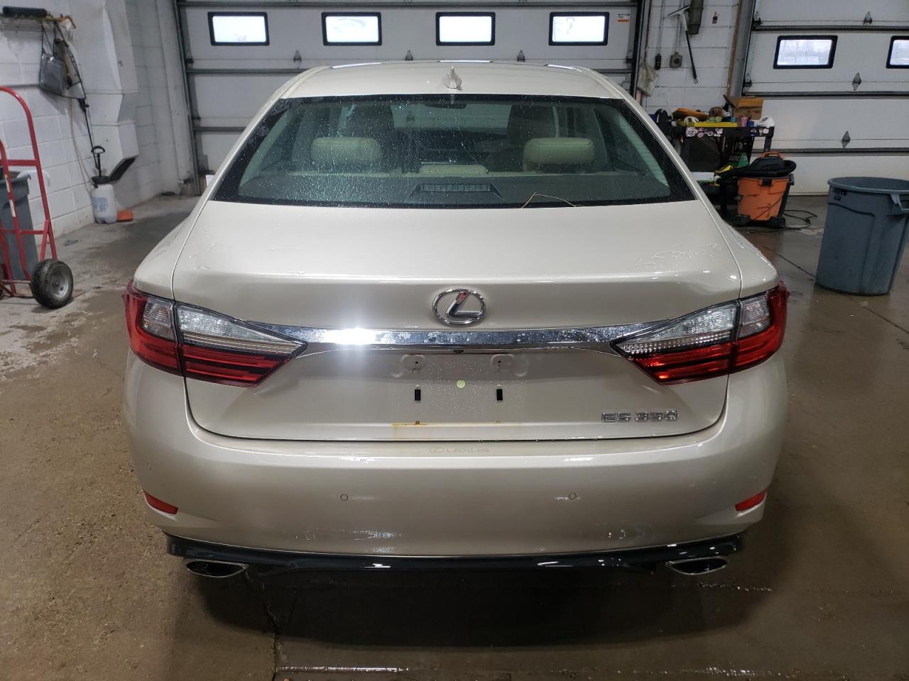 2017 Lexus ES - Image 6
