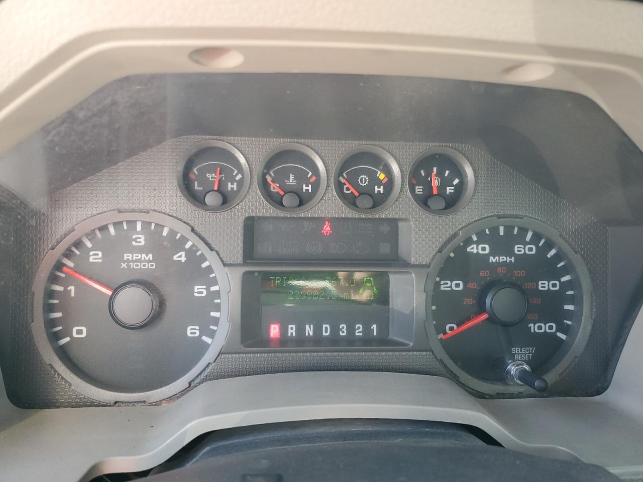 2008 Ford F550 - Image 9