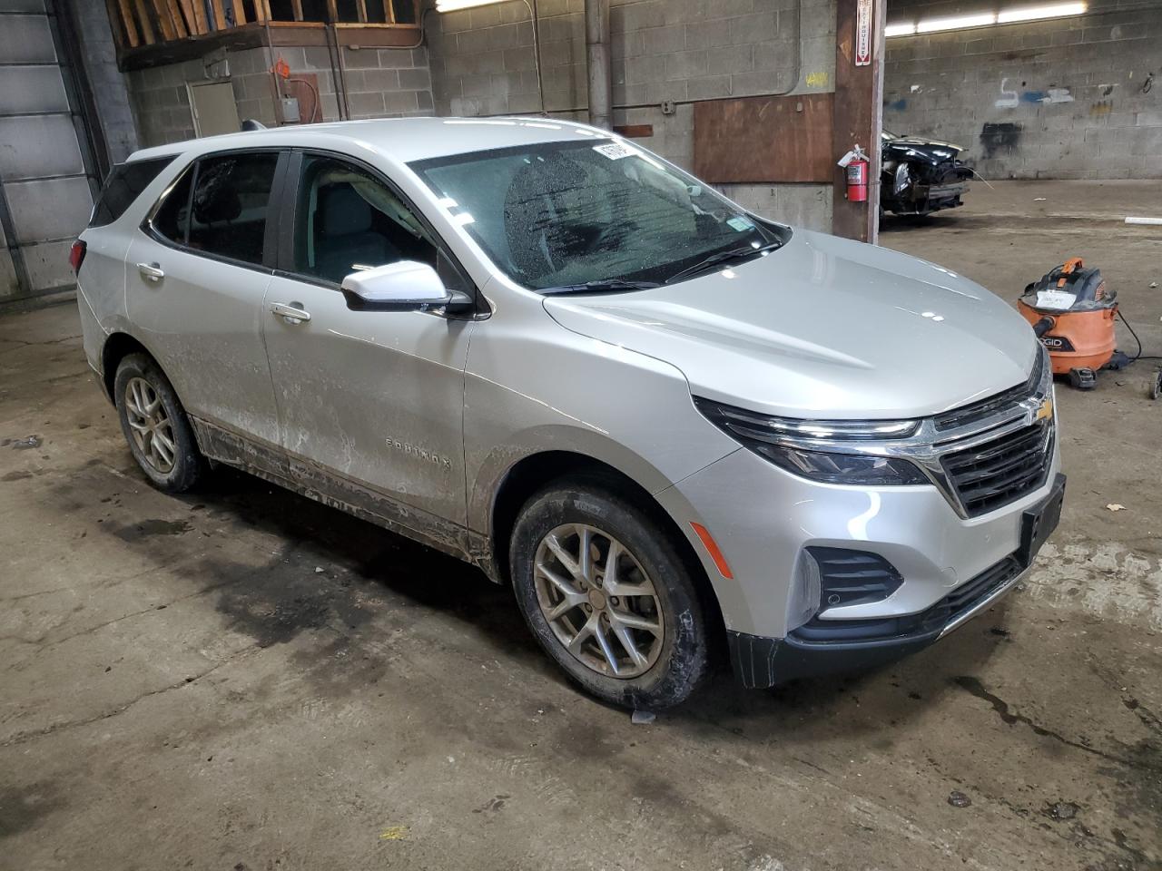 2022 Chevrolet Equinox - Image 4