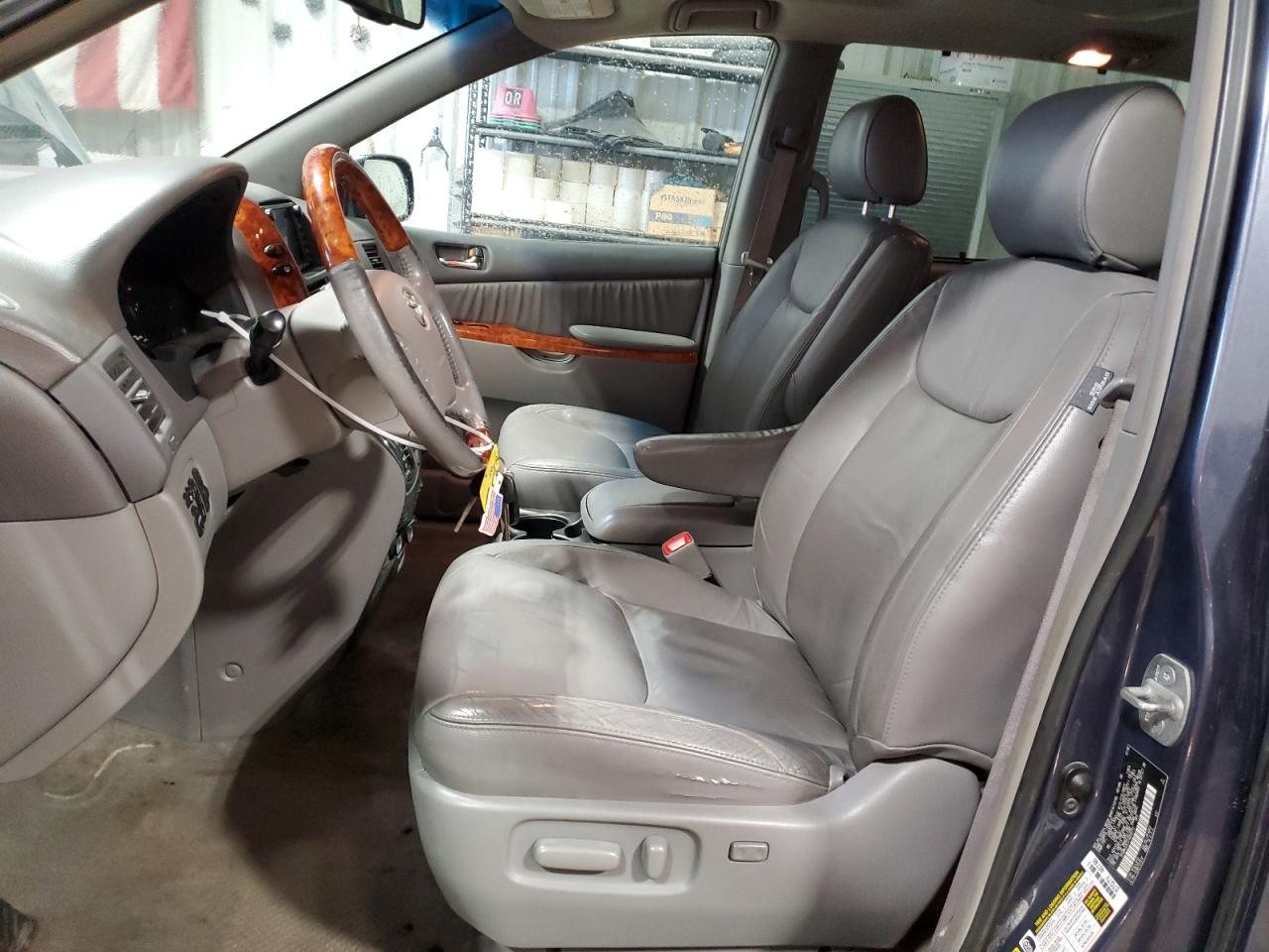 2007 Toyota Sienna - Image 7