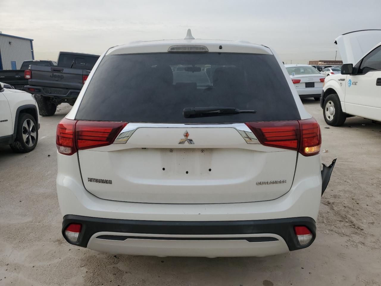 2019 Mitsubishi Outlander - Image 6