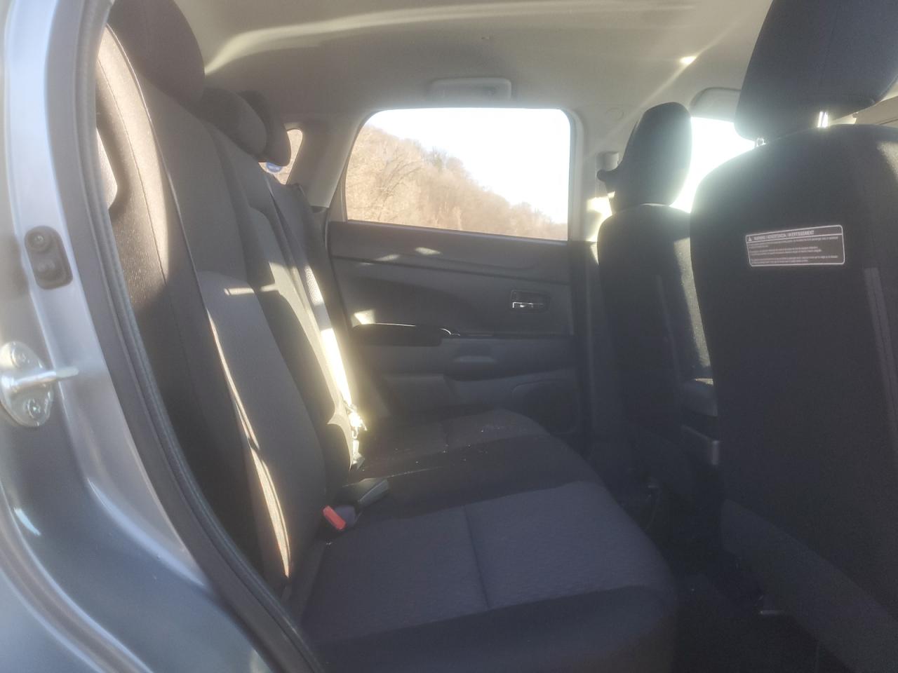 2018 Mitsubishi Outlander - Image 11