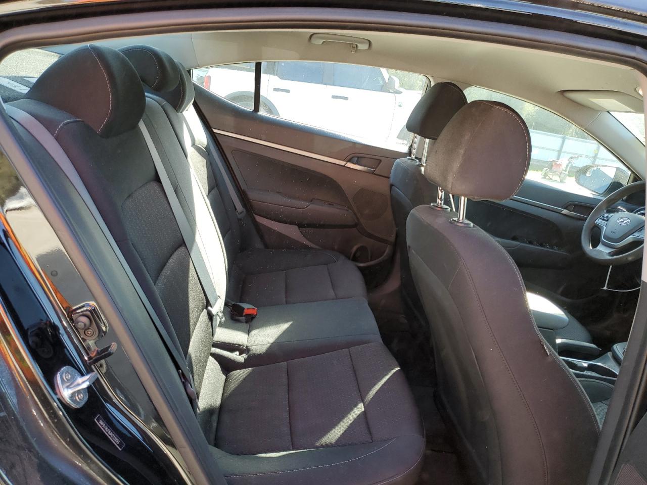 2018 Hyundai Elantra - Image 10