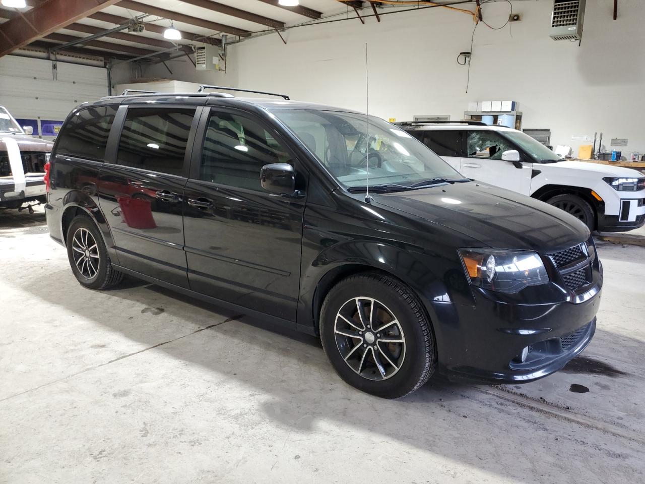 2016 Dodge Caravan - Image 4