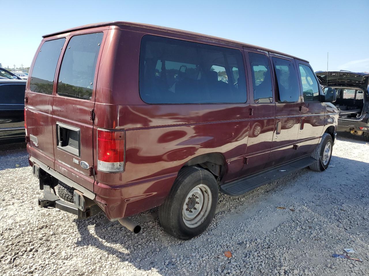2011 Ford Econoline - Image 3