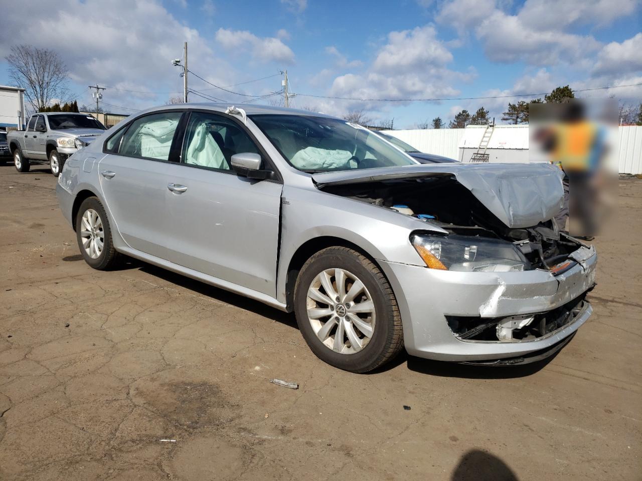 2015 Volkswagen Passat - Image 4