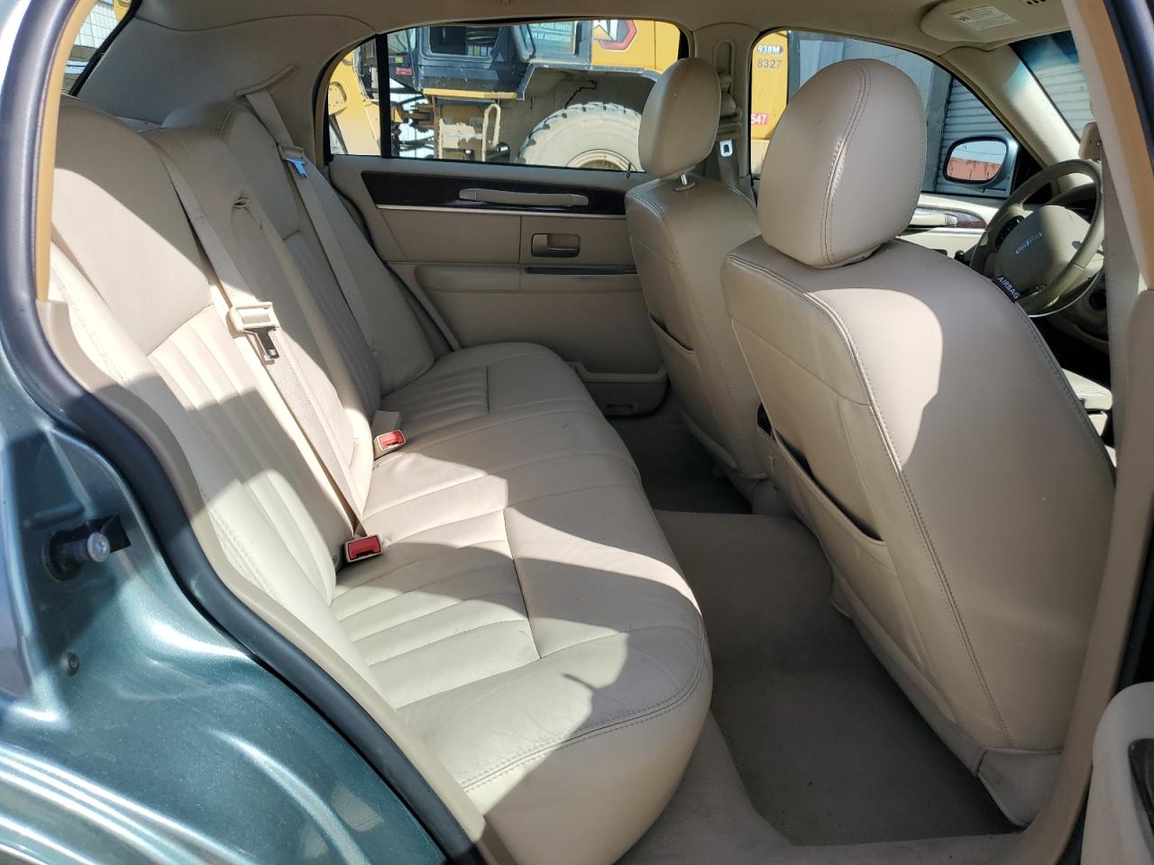 2006 Lincoln Town Car - Image 10
