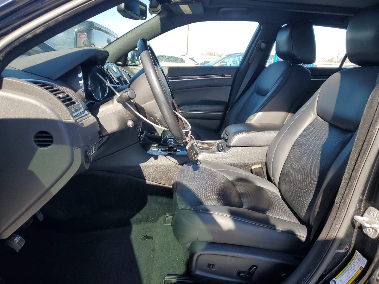2012 Chrysler 300 - Image 7