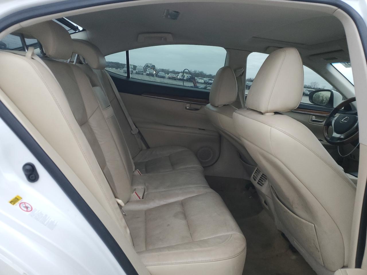 2015 Lexus ES - Image 10