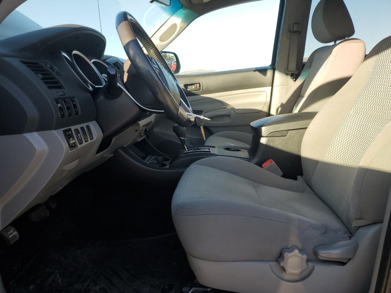 2015 Toyota Tacoma - Image 7