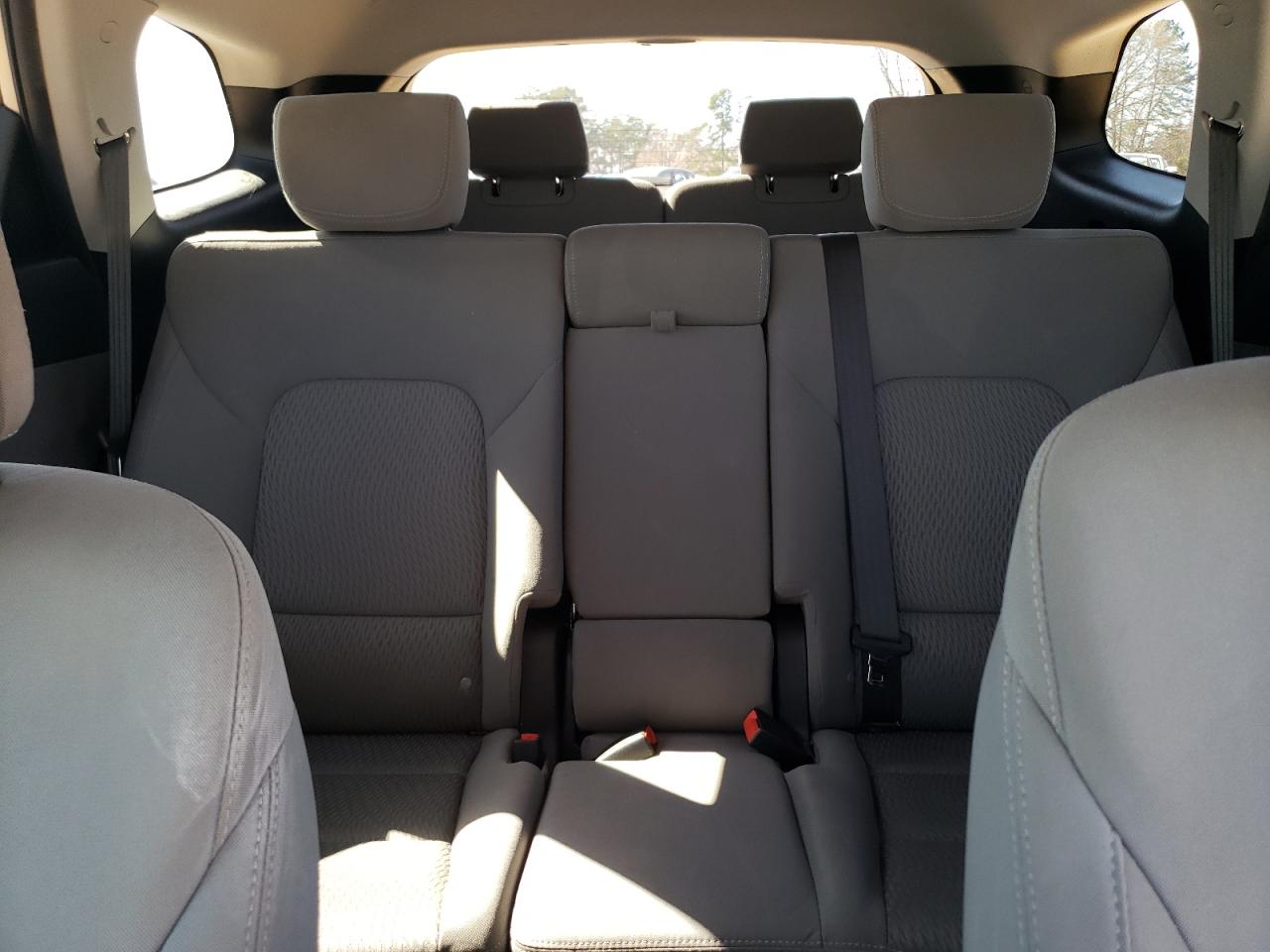 2015 Hyundai Santa Fe - Image 10