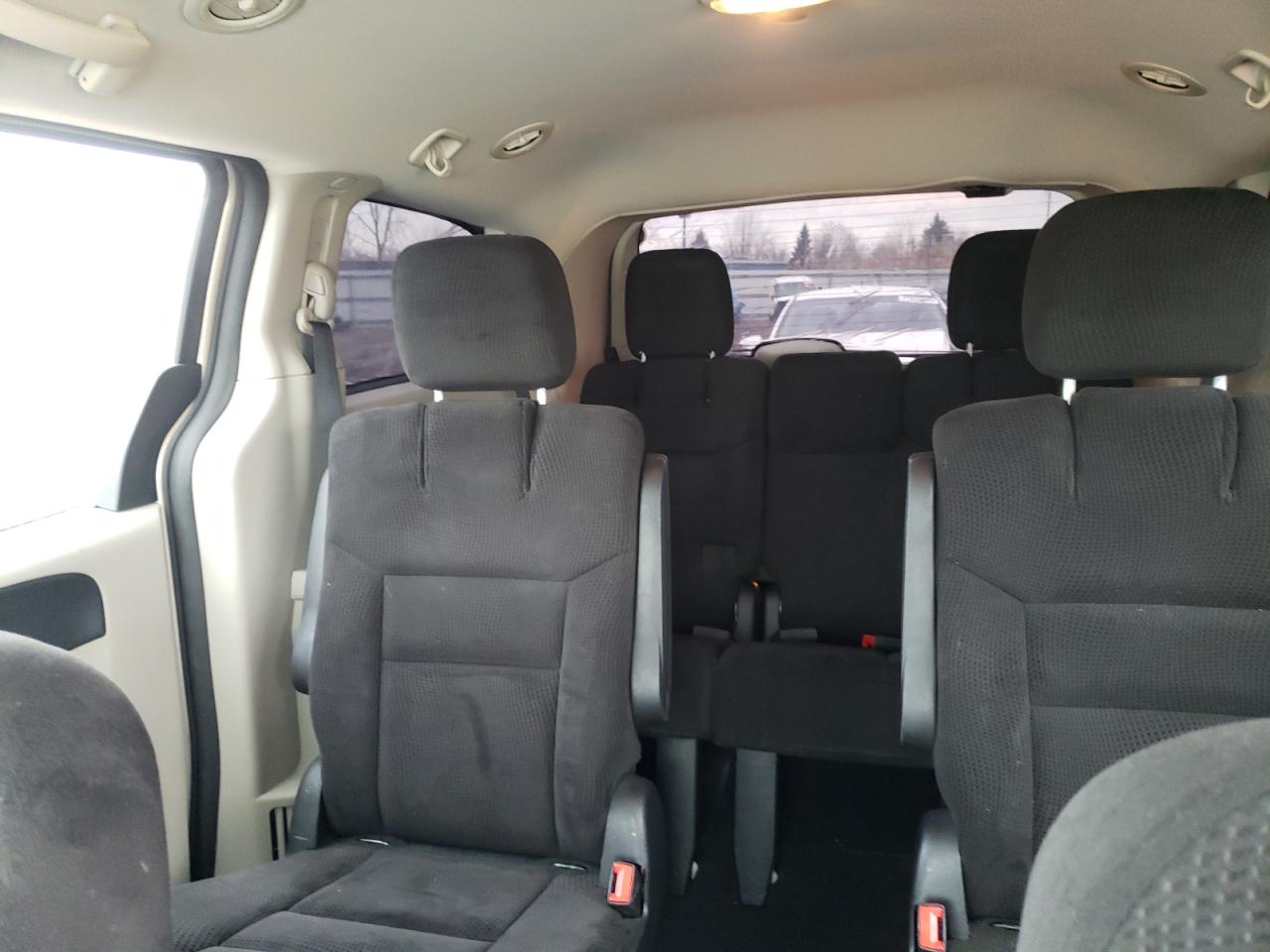 2014 Dodge Caravan - Image 10