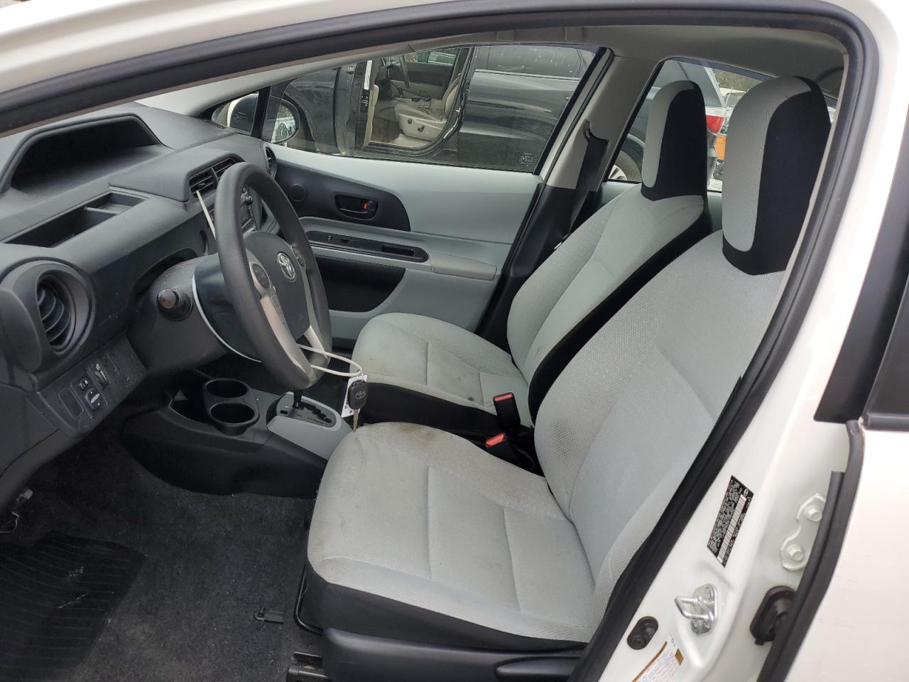 2014 Toyota Prius - Image 7
