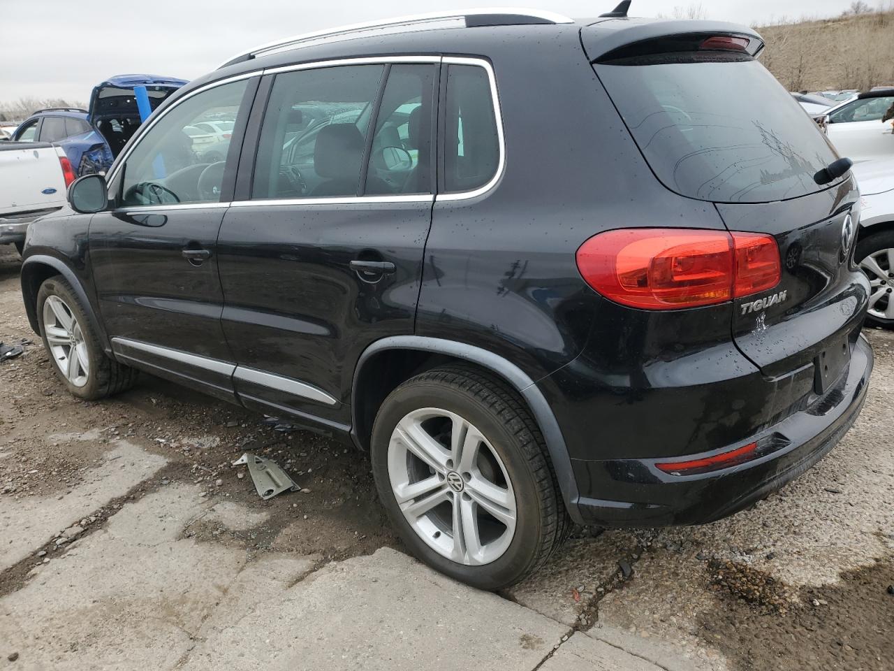 2017 Volkswagen Tiguan - Image 2
